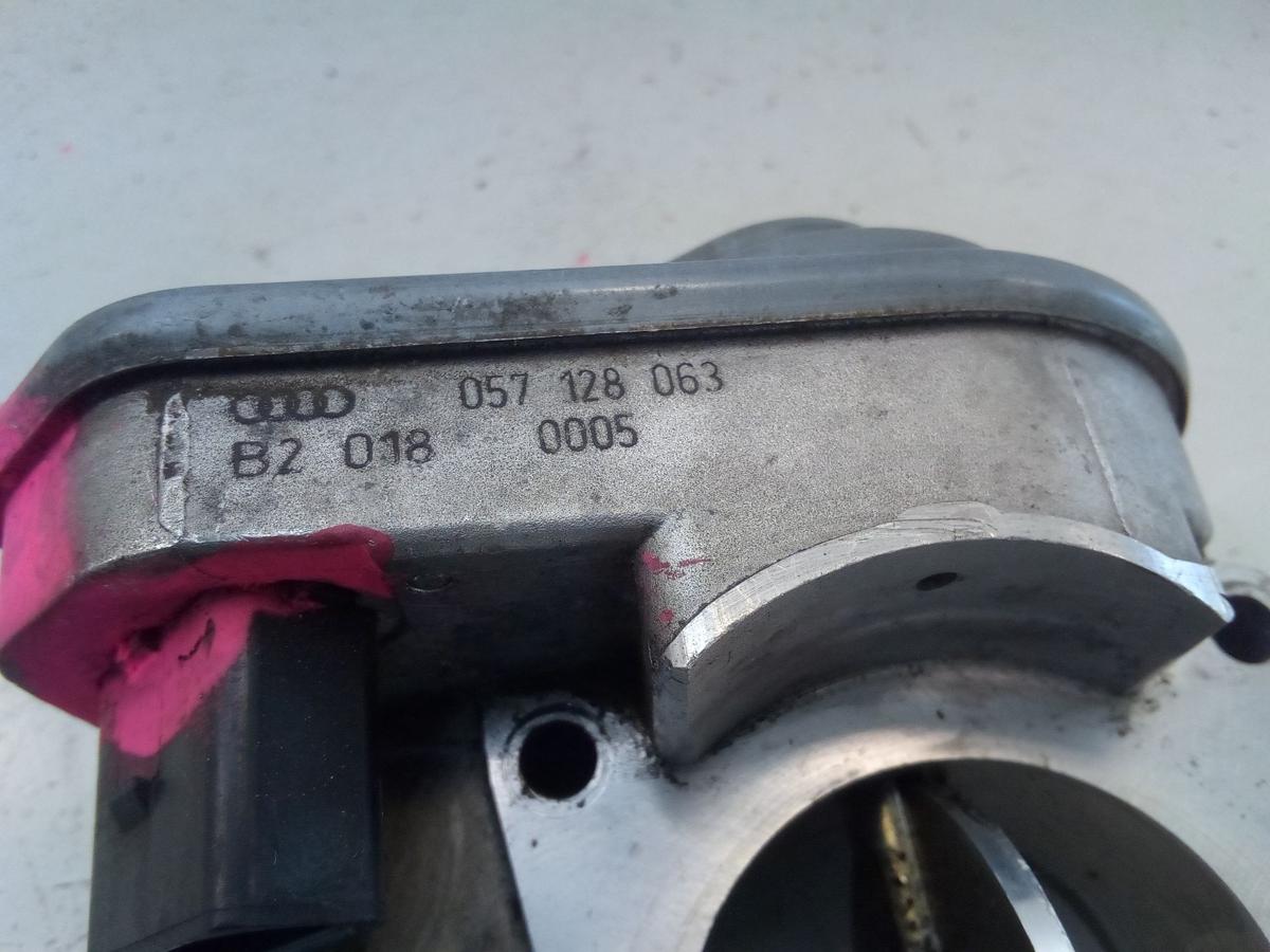 Audi A8 4E original Drosselklappe 057128063 BJ2003 4.0TDI V8 202kw ASE