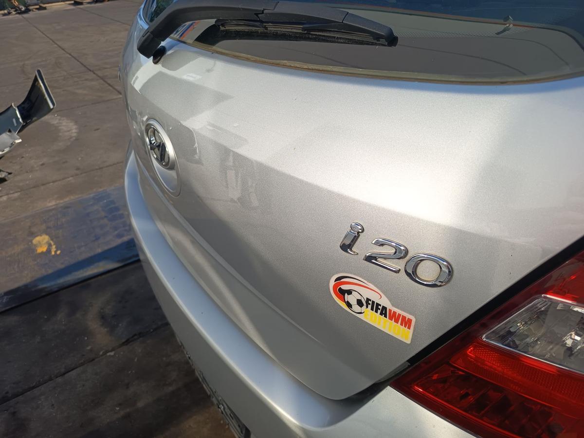 Hyundai i20 original Heckklappe mit Scheibe Deckel hinten FG Sleek silver Bj2011