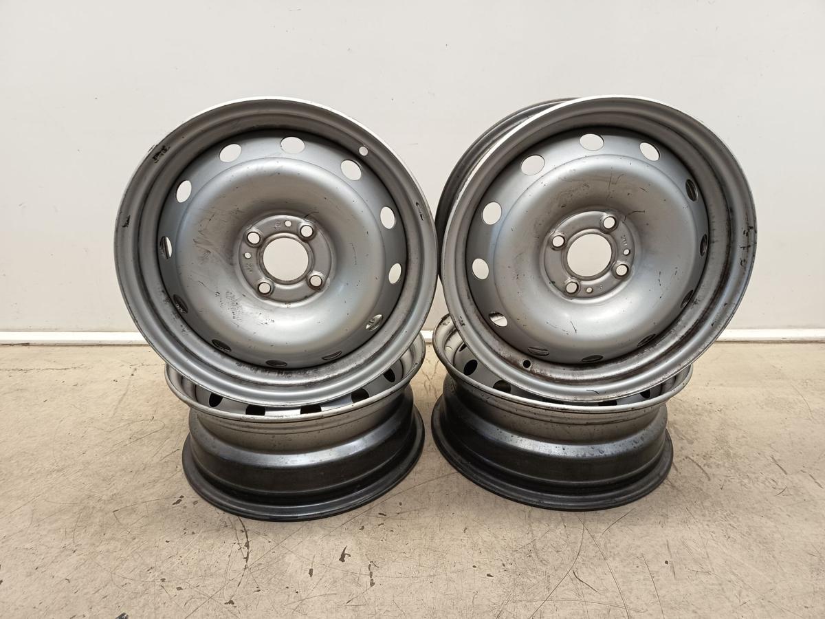 Dacia Sandero Baujahr 2009 Original Stahlfelgen Satz 6Jx15 ET 43