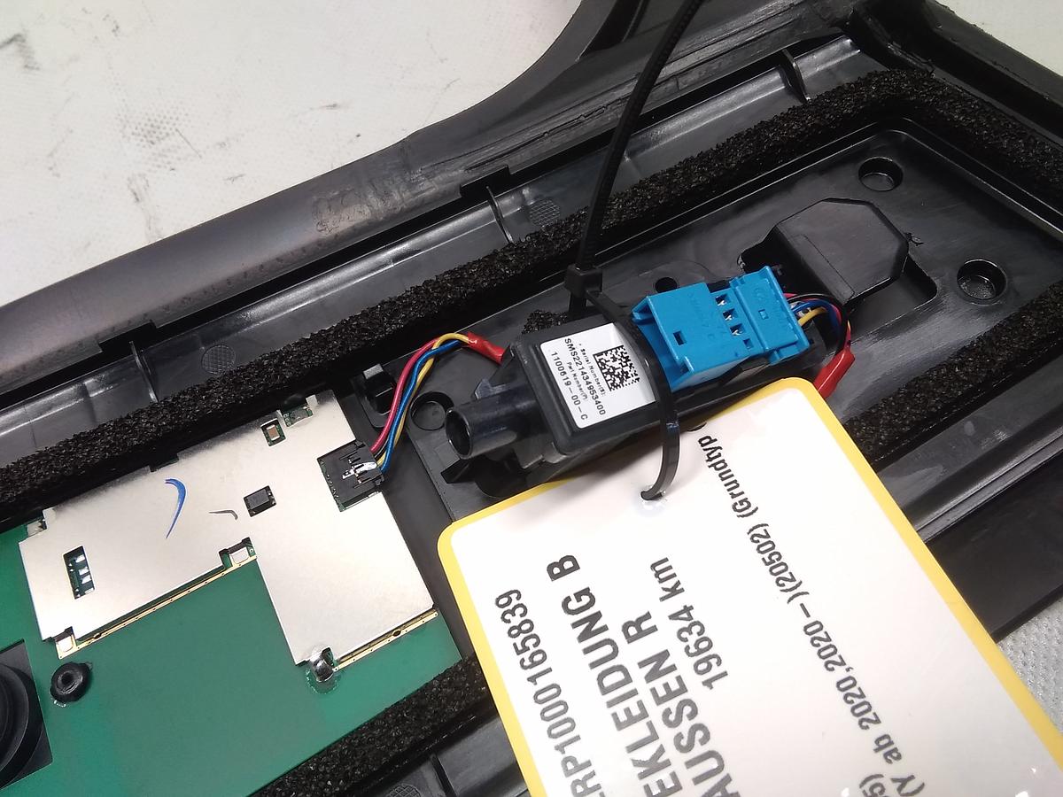 Tesla Model Y original Glasabdeckung Blende B S&auml;ule rechts mit Kamera 149424100A