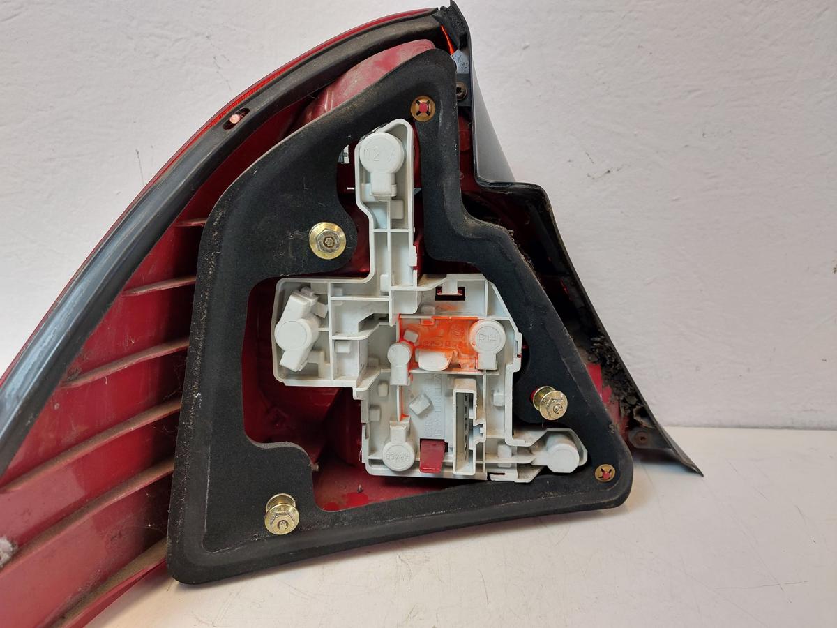 Ford Mondeo B5Y B4Y R&uuml;ckleuchte Schlussleuchte R&uuml;cklicht hinten rechts 03-05