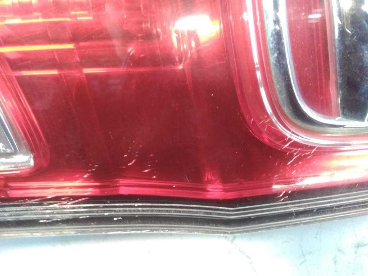 Honda Civic 8 FK2 original R&uuml;ckleuchte Heckblende Mitte 5t&uuml;rig Facelift BJ2009