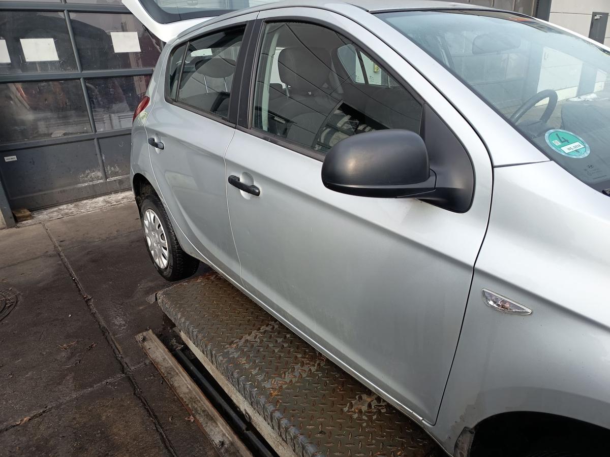 Hyundai i20 original T&uuml;r vorn rechts Beifahrer Rohbau FG Seek silver Bj 2012