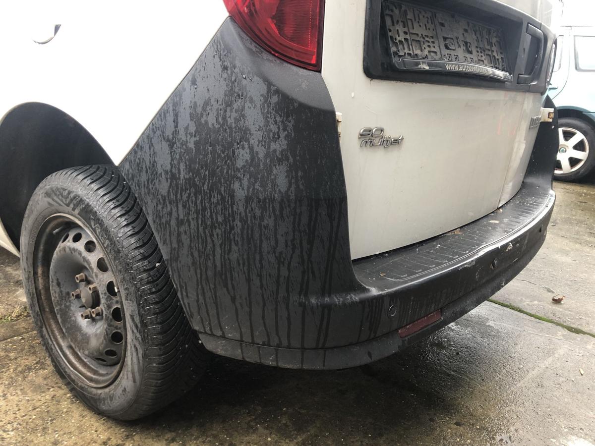 Fiat Doblo Cargo 263 Stoßfänger hinten Heckschürze mit PDC unlackiert Beschädigt