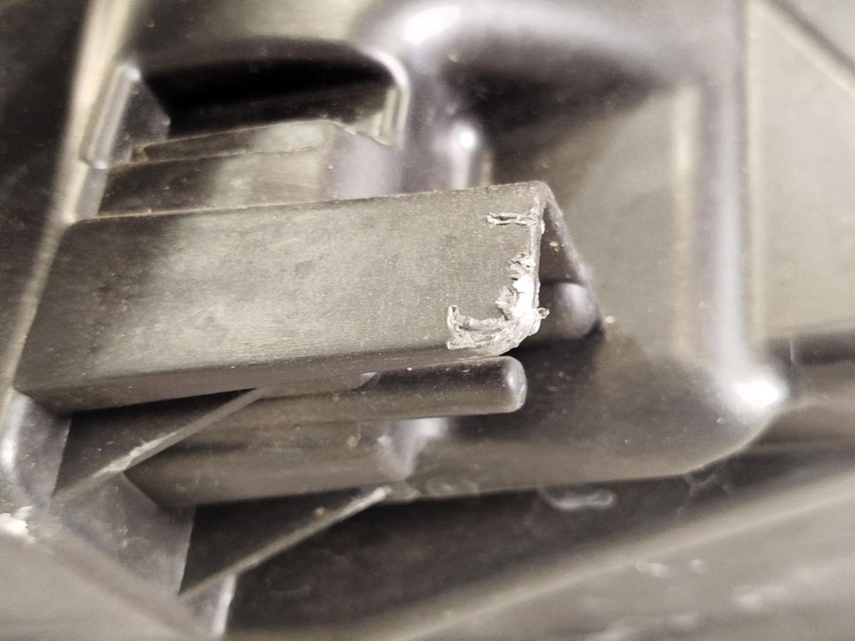 Skoda Fabia 5J ab 2010 Scheinwerfer rechts Halogen Linse Facelift Halter defekt