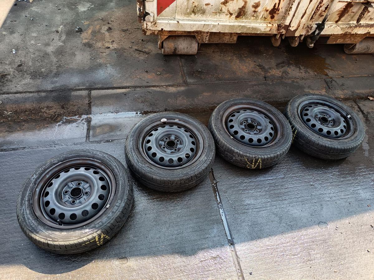 Peugeot 107 original Satz Stahlfelgen ohne Reifen 4,5x14 ET 39 Bj 2008