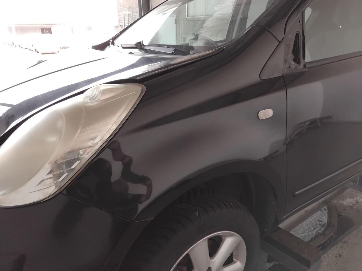 Nissan Note E11 original Kotfl&uuml;gel vorn links schwarzmetallic Z11 BJ2008