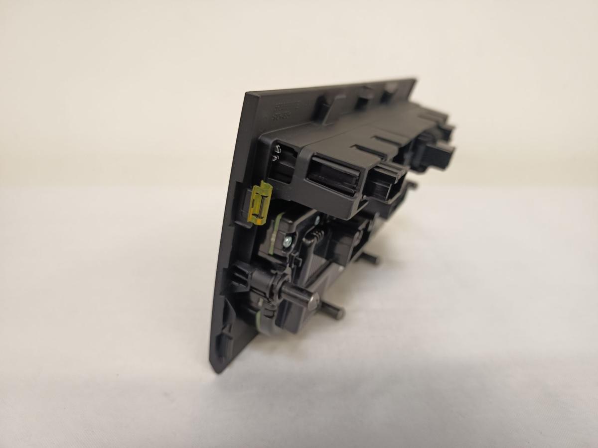 Seat Leon ST 5F original Heizungsbetätigung Klimaautomatik 5F0907044E Bj 2015