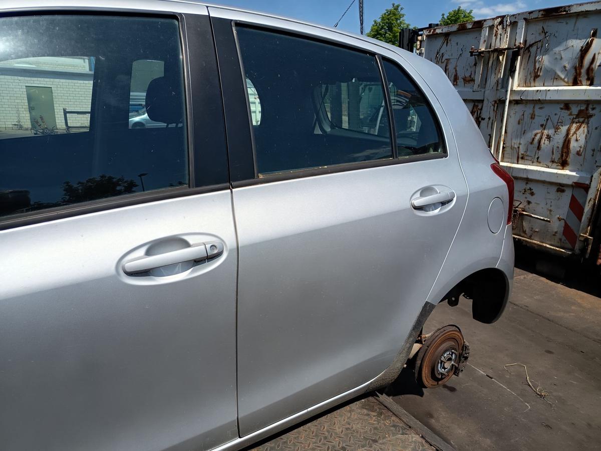Toyota Yaris XP9 original T&uuml;r hinten links 1E7 Silver Pearl Metallic Bj 08