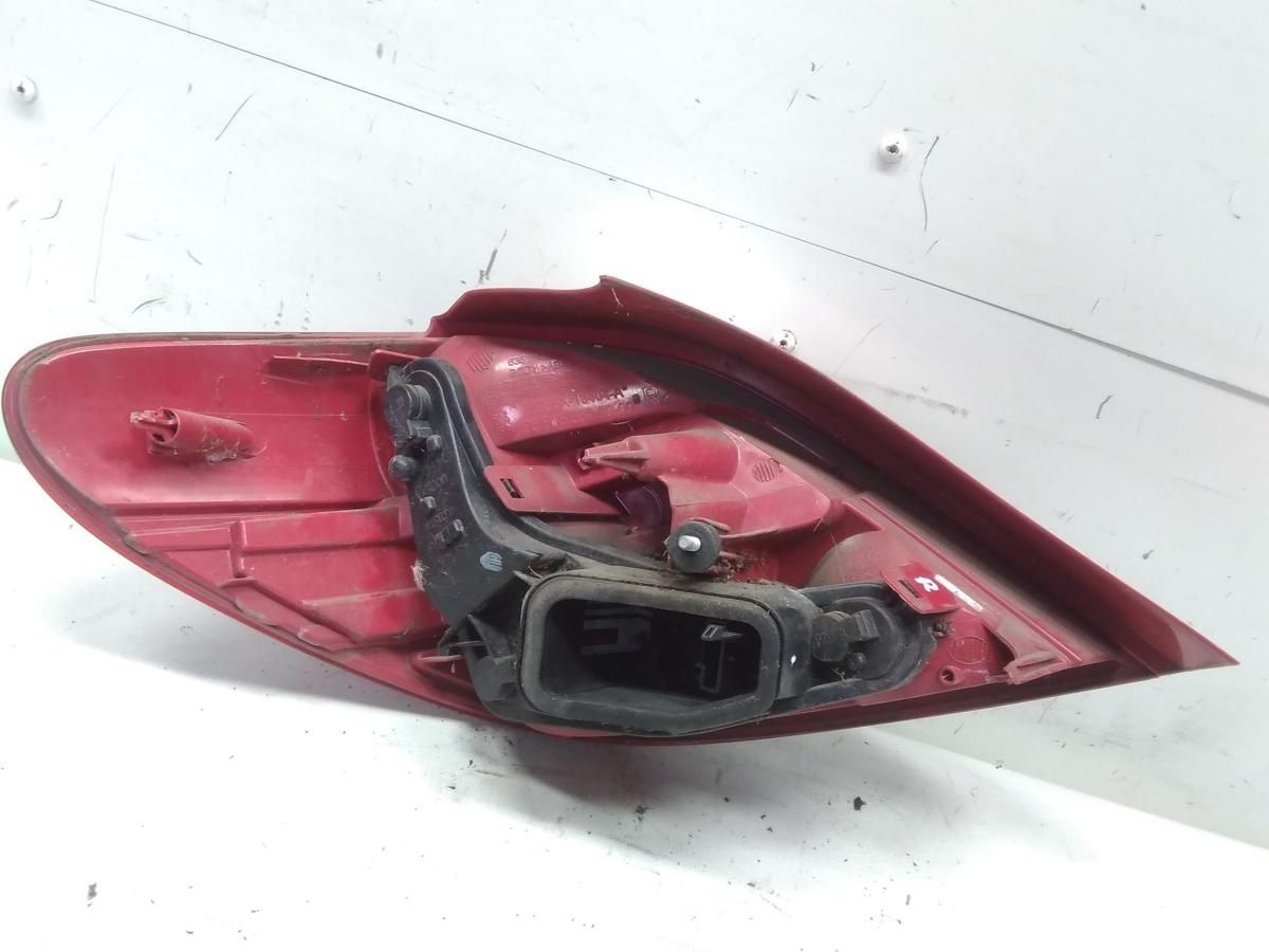 Peugeot 207 original R&uuml;ckleuchte Heckleuchte rechts Facelift Teil-LED BJ2010