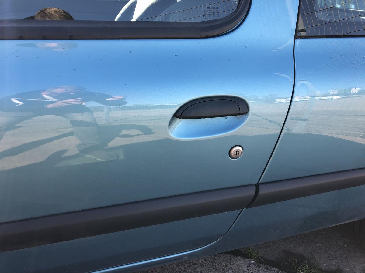 Renault Clio II 2 Campus T&uuml;r vorn links Fahrert&uuml;r im Rohbau TEF47 Blau Cyclade