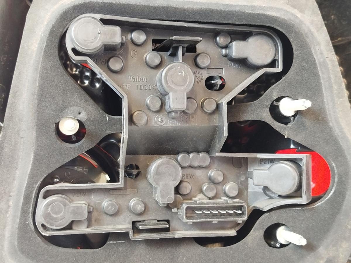 Toyota Avensis T25 Limo 4-trg. R&uuml;ckleuchte links R&uuml;cklicht Heckleuchte STH