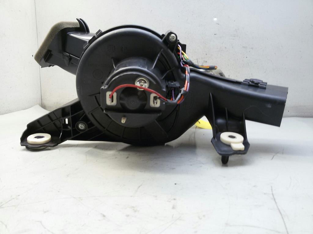 Peugeot 5008 BJ2011 Gebläsemotor unter Beifahrersitz 9683444380