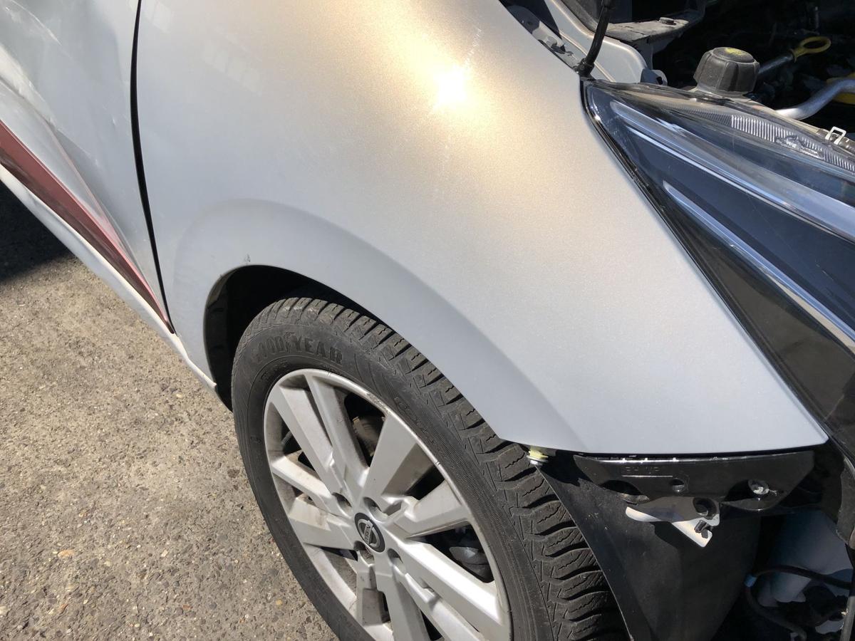 Nissan Micra K14 Kotflügel vorn rechts Beifahrerseite leicht Beschädigt KNV