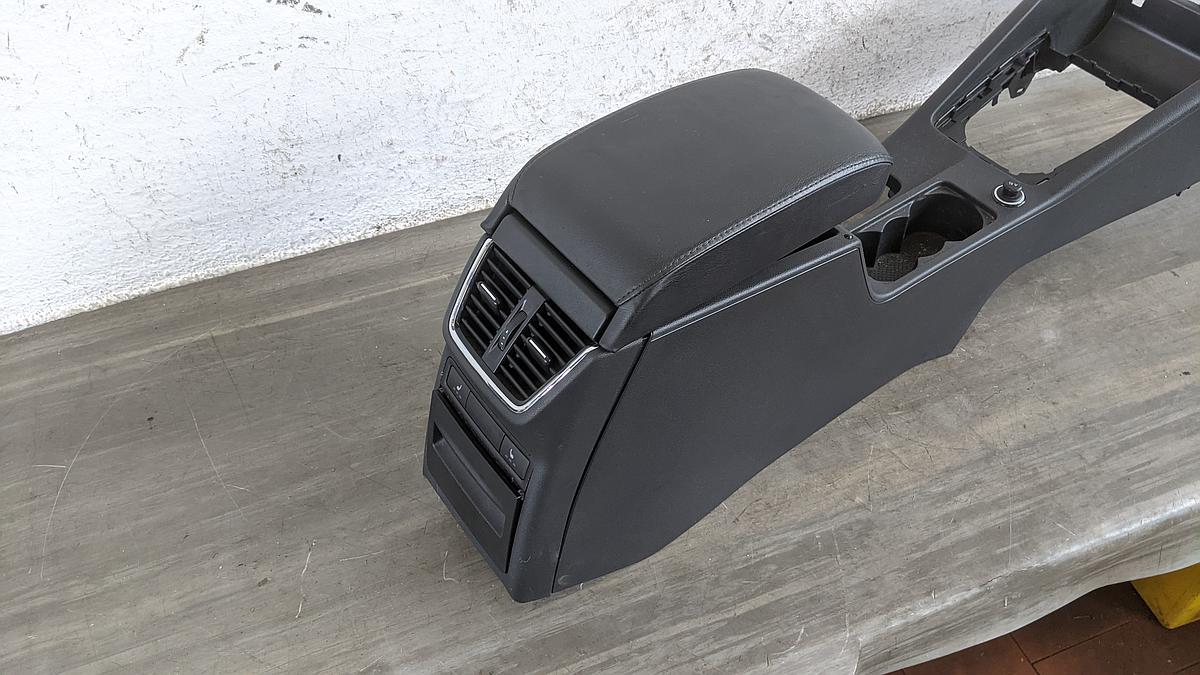 Skoda Octavia 5E Scout Armlehne vorn Tunnelverkleidung Mittelarmlehne