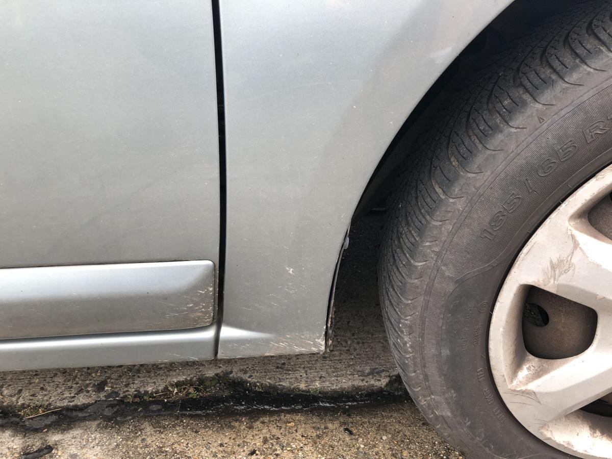 Dacia Sandero BS0 Kotfl&uuml;gel vorn rechts Beifahrerseite TERNZ blau