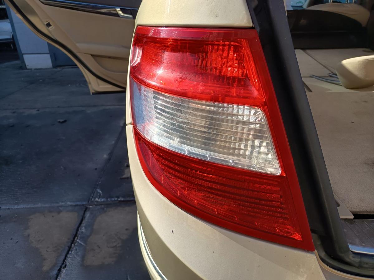 Mercedes S204 T-Modell original R&uuml;ckleuchte links Heck Schluss Licht Bj 2009