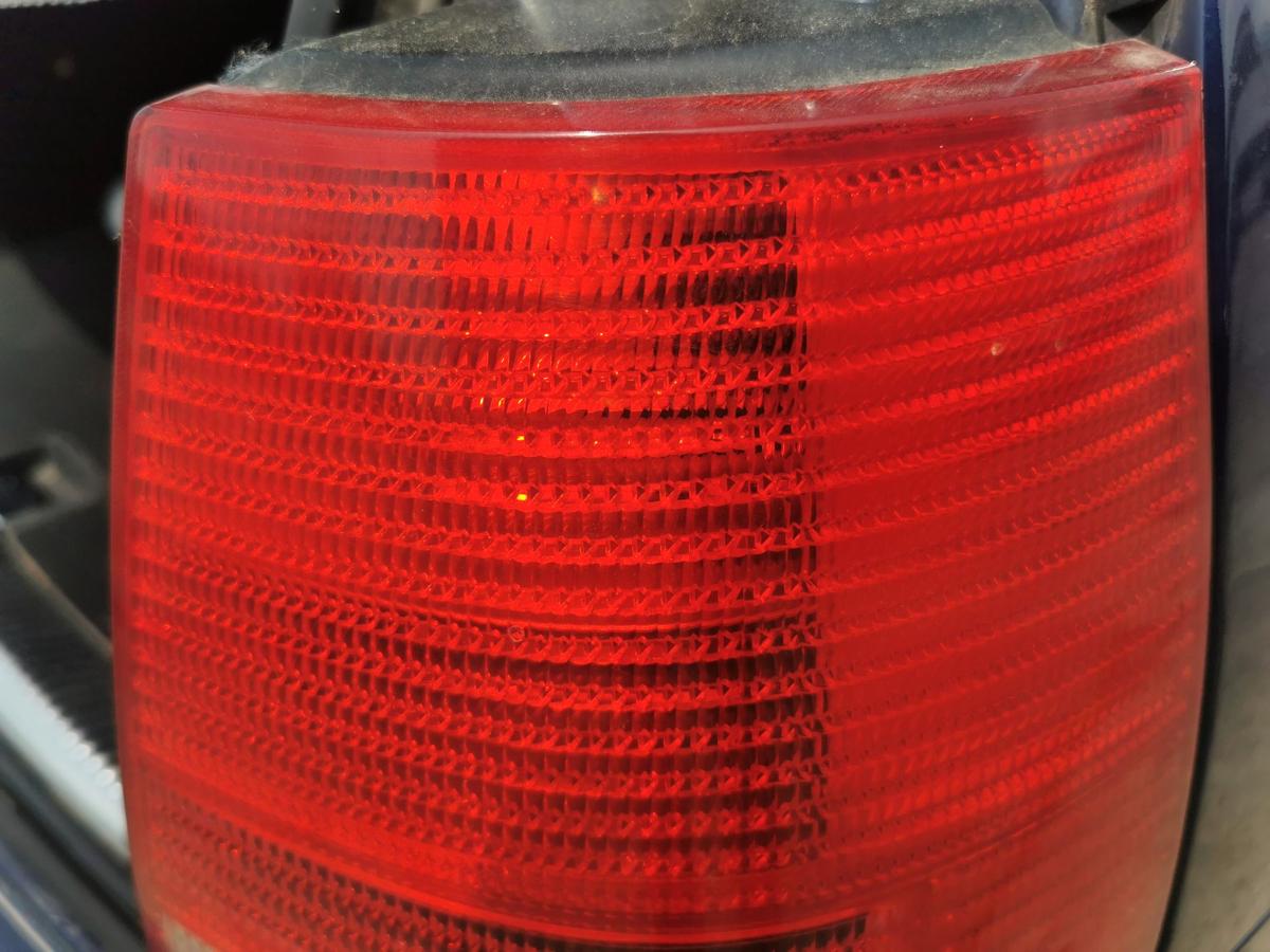 VW Bora 1J Variant Rückleuchte Schlussleuchte Rücklicht Lampe hinten rechts Kombi