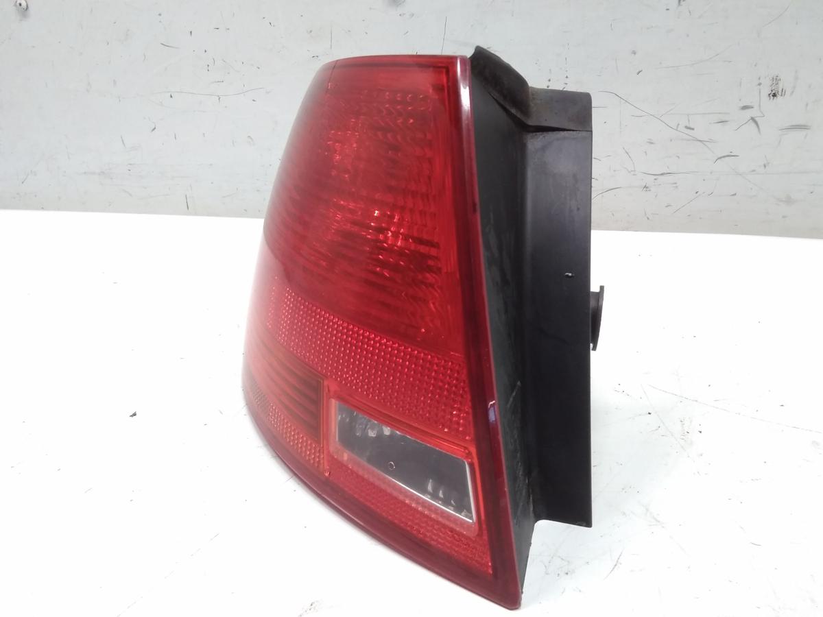 Audi A4 8E B7 Avant Kombi original Rückleuchte Heckleuchte links Bj.2006