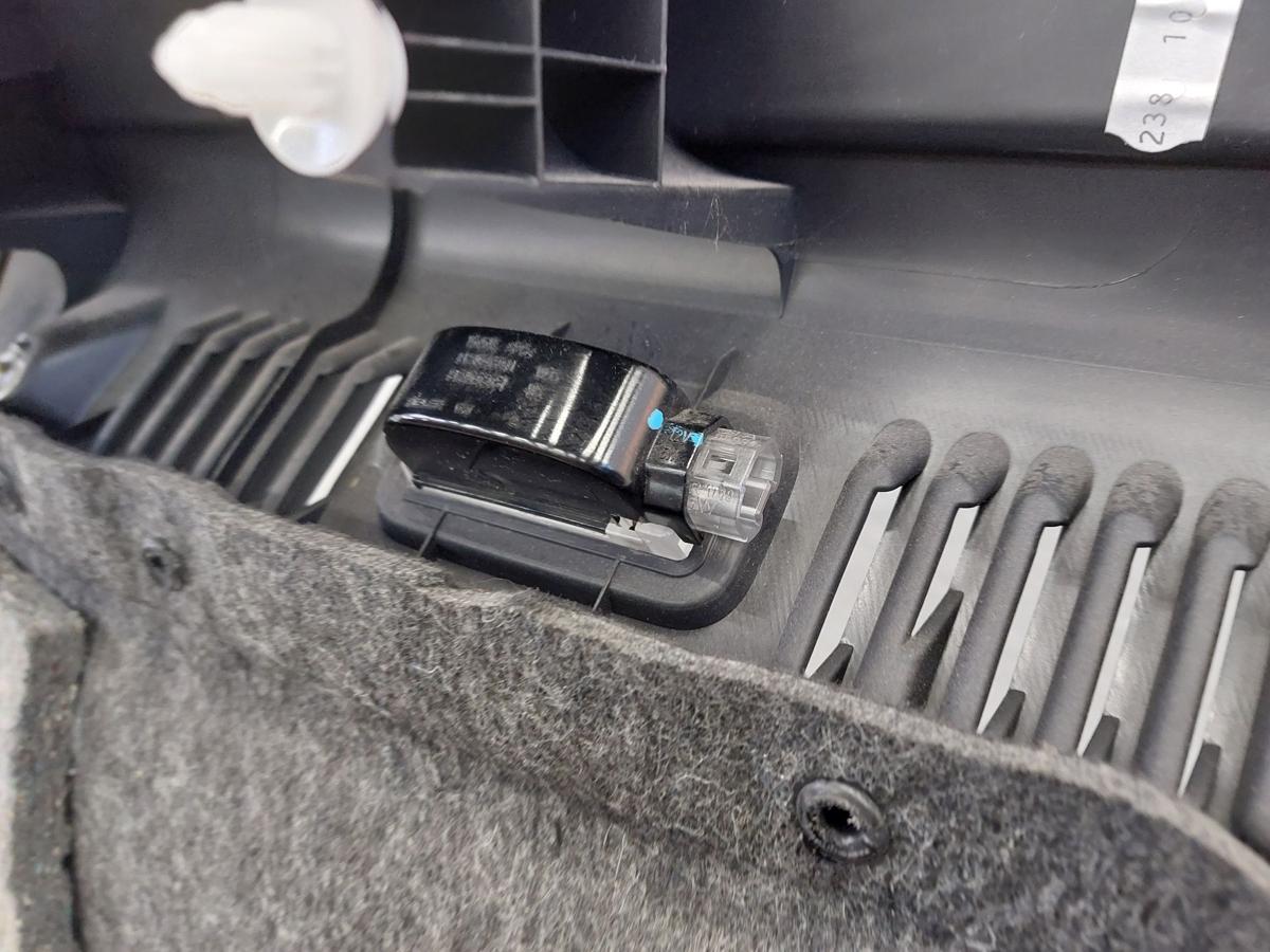 Toyota Avensis T25 Kofferraumverkleidung hinten links Komb OEM