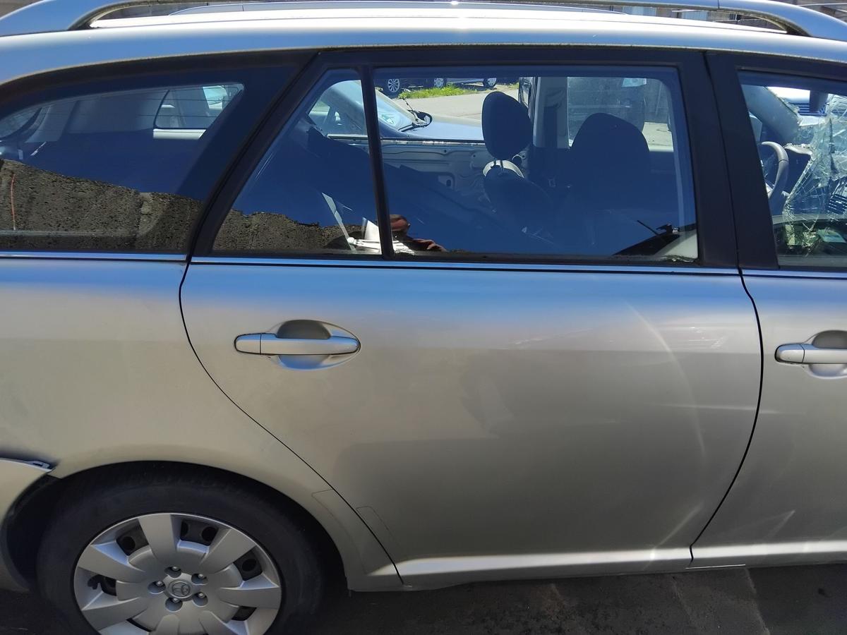 Toyota Avensis T25 Kombi T&uuml;r hinten rechts silbermetallic 1C0 BJ2005