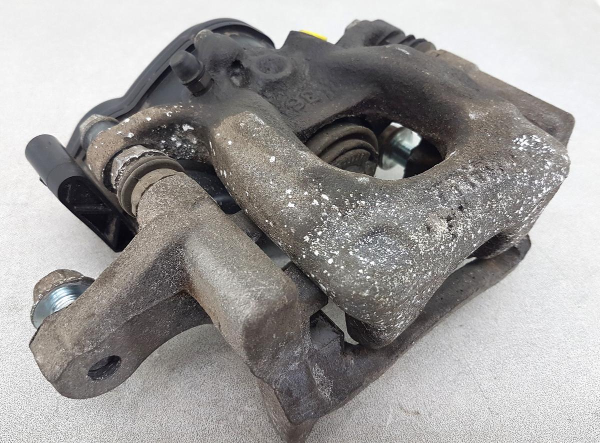 Nissan Qashqai J11 Bremssattel hinten links GF30 Bj2021 für elek Parkbremse