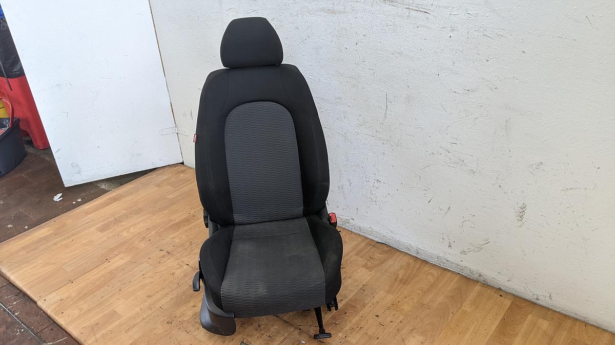 Seat Ibiza 6J Sitz vorn rechts Beifahrersitz Stoff Heizung 5 t&uuml;rer
