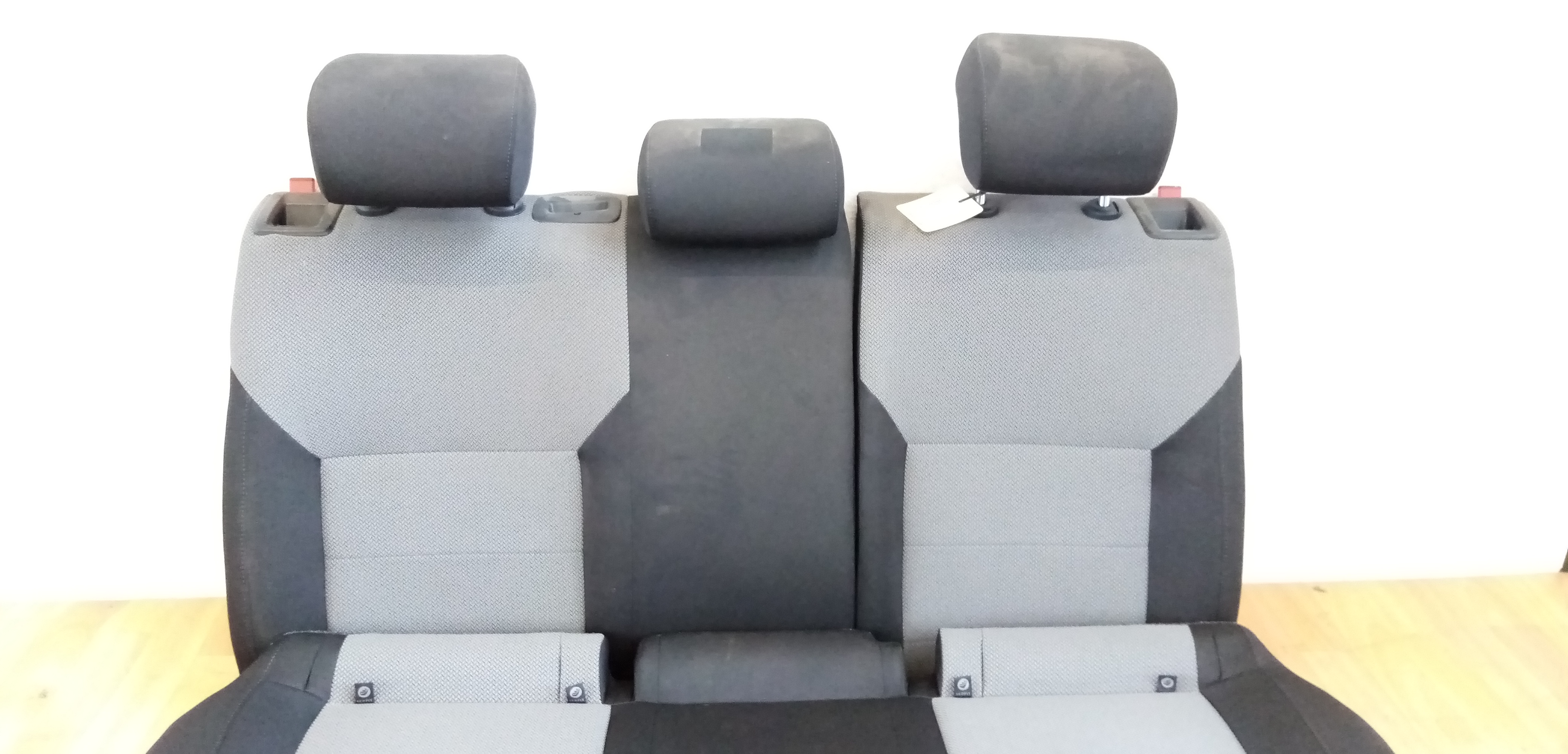 Skoda Rapid R&uuml;cksitz Sitzbank R&uuml;cksitzbank Stoff Bj.13 Fliessheck