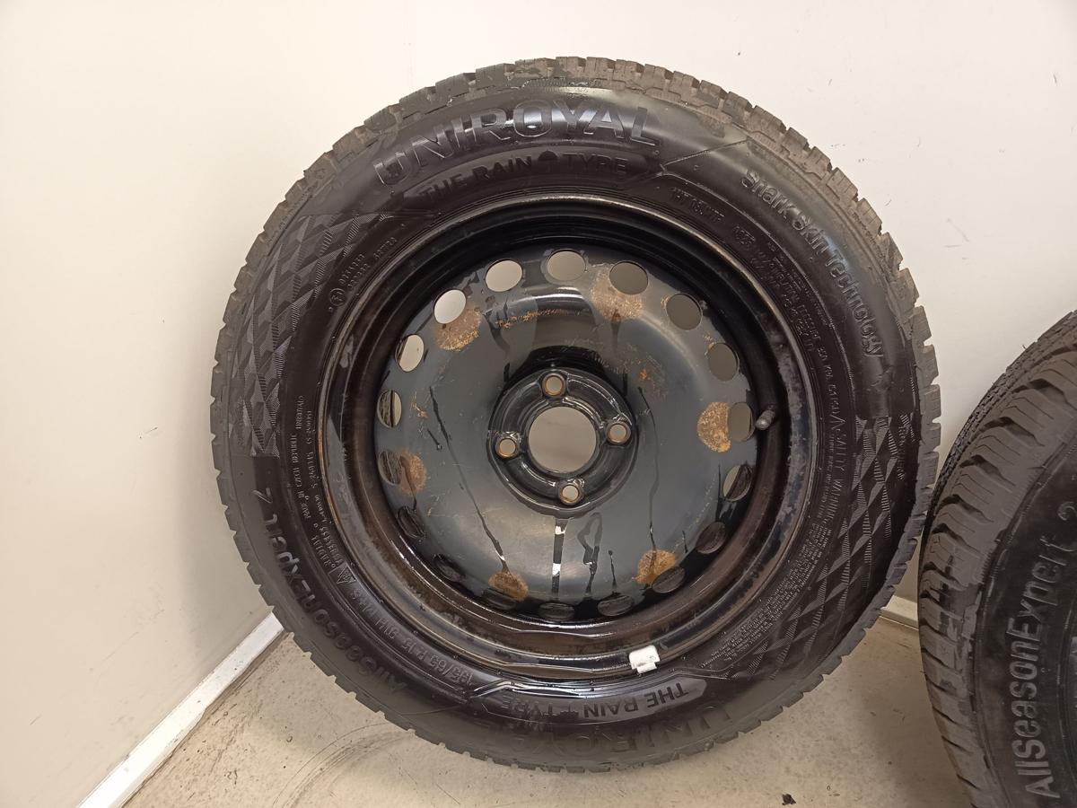 Renault Megane II Satz Stahlfelgen 6,5x15 ET45 mit Allwetterreifen UniRoyal Bj04