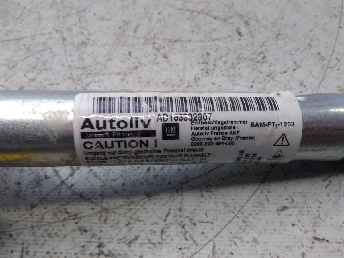 Opel Corsa D original Gurtstraffer vorn links Au&szlig;enseite Sitz BJ2006