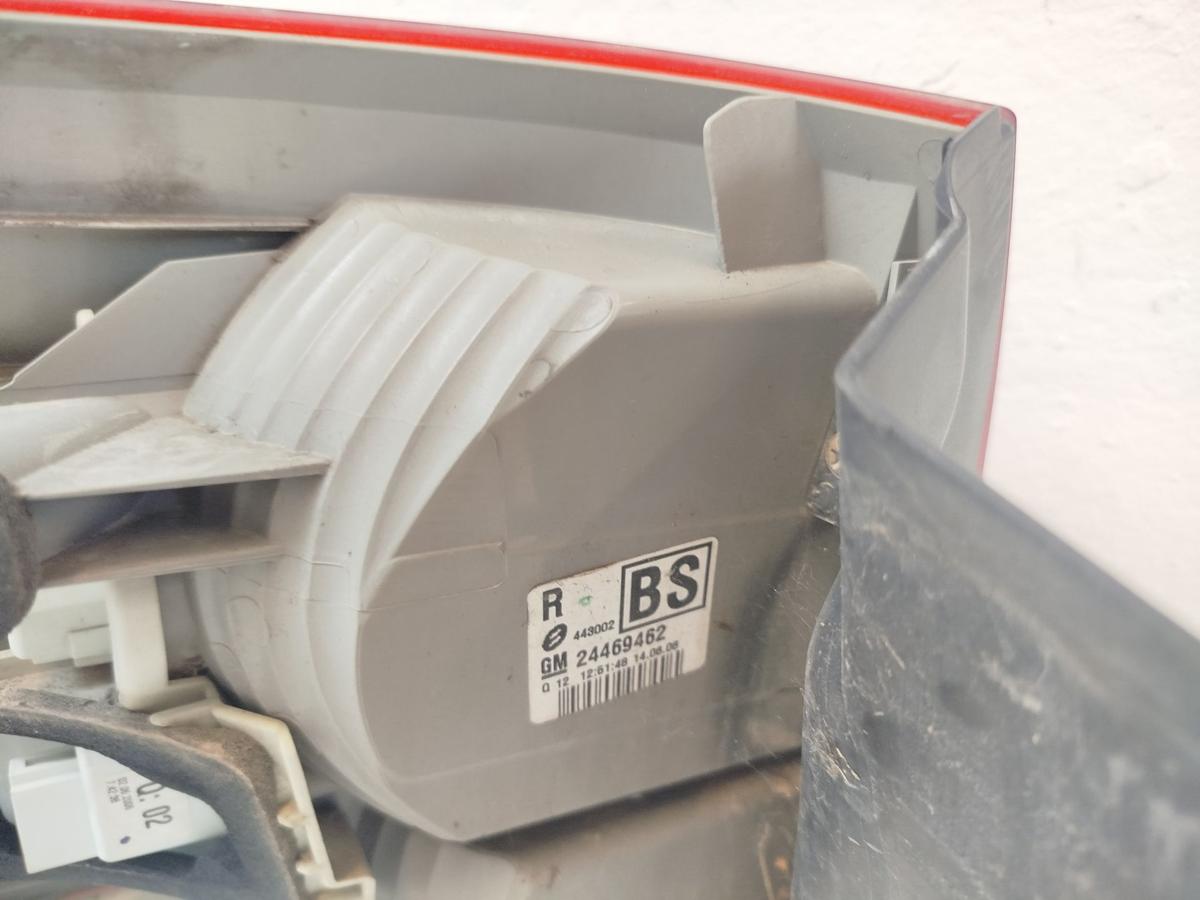 Opel Vectra C Caravan ab 05 R&uuml;ckleuchte au&szlig;en rechts Ecke Kombi rot silber