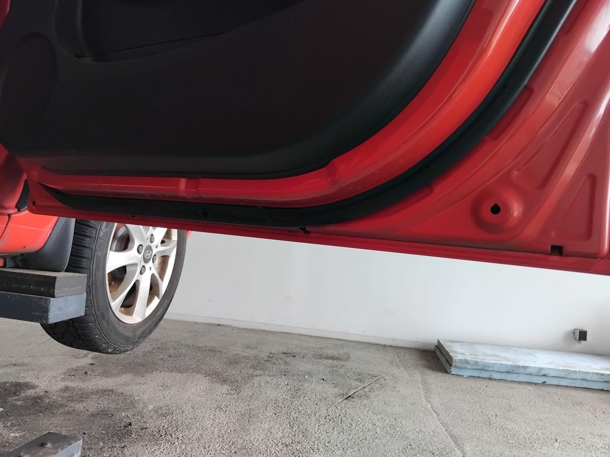 Hyundai i20 PB T&uuml;r vorn rechts Beifahrert&uuml;r 5-t&uuml;rig BH Electric Red BJ2009