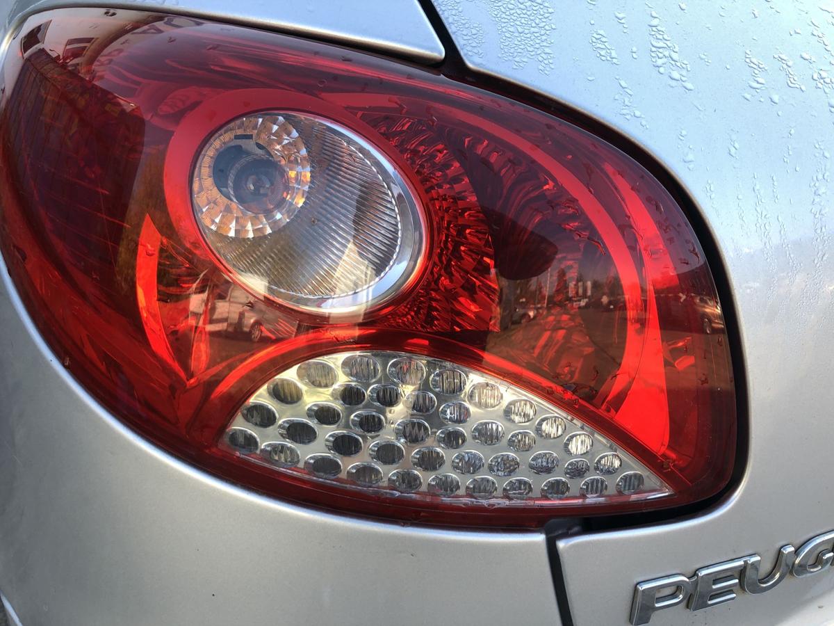 Peugeot 206+ R&uuml;ckleuchte links R&uuml;cklicht Heckleuchte 3 und 5 t&uuml;rer