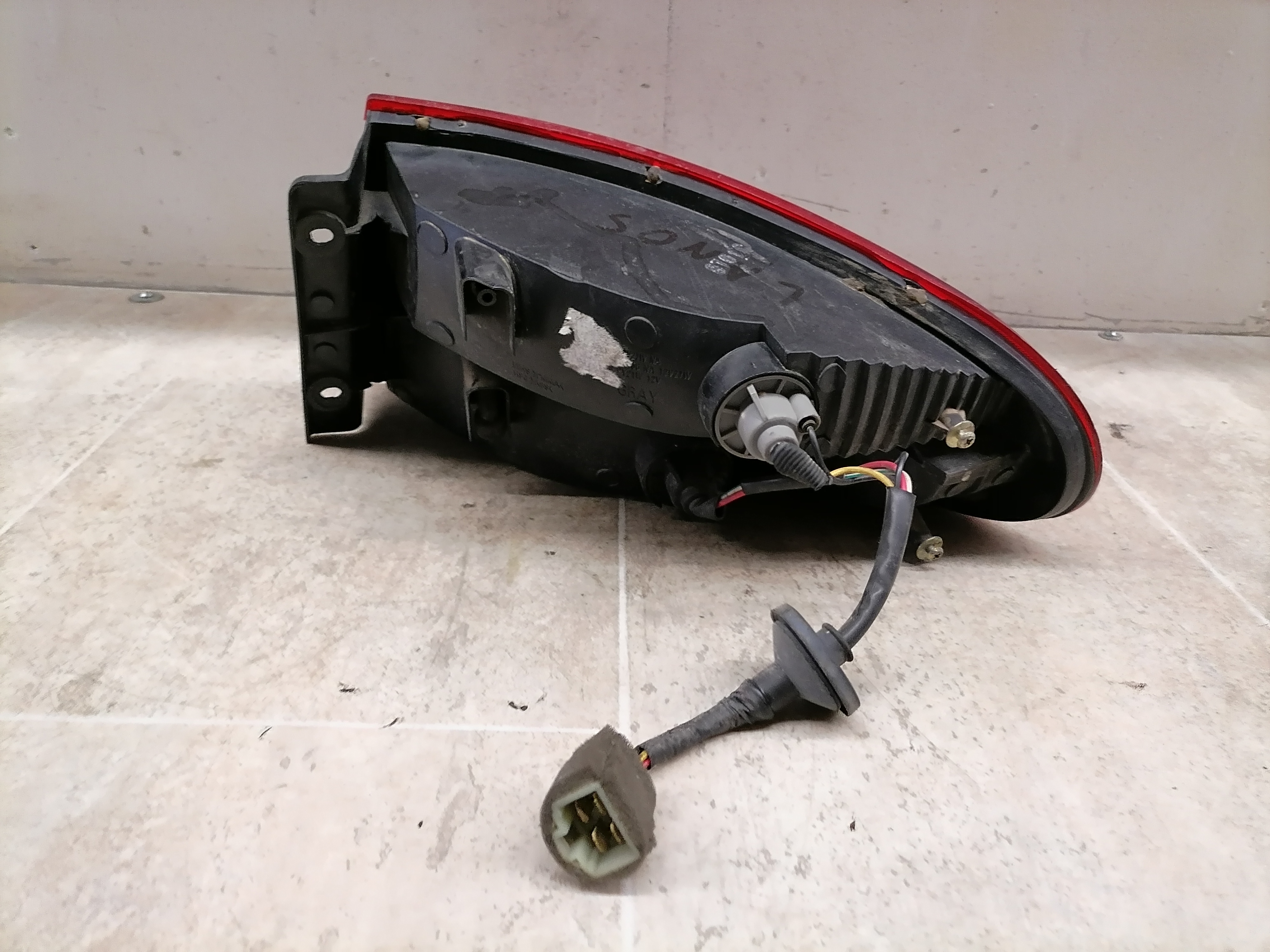 Chevrolet Lanos Rücklicht aussen links 96275897 Rückleuchte Heckleuchte BJ97-03