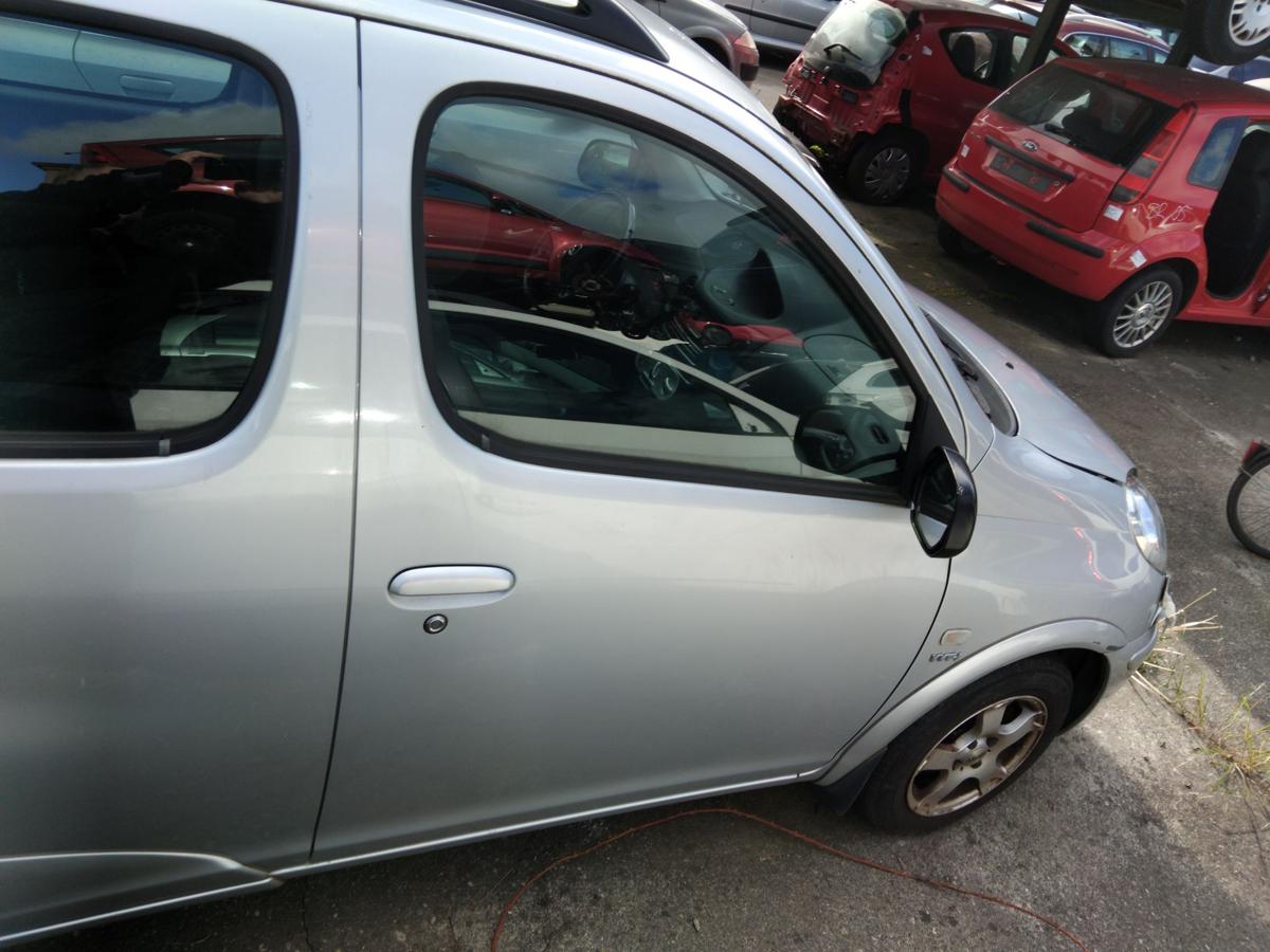 Toyota Yaris Verso original Tür vorn rechts Beifahrertür silber 1E7 BJ2004