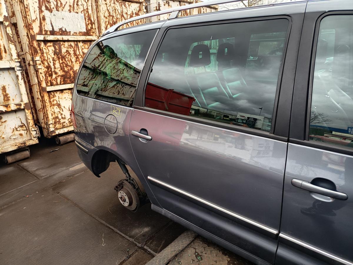 VW Sharan original T&uuml;r hinten rechts LR7K grau Baujahr 2009