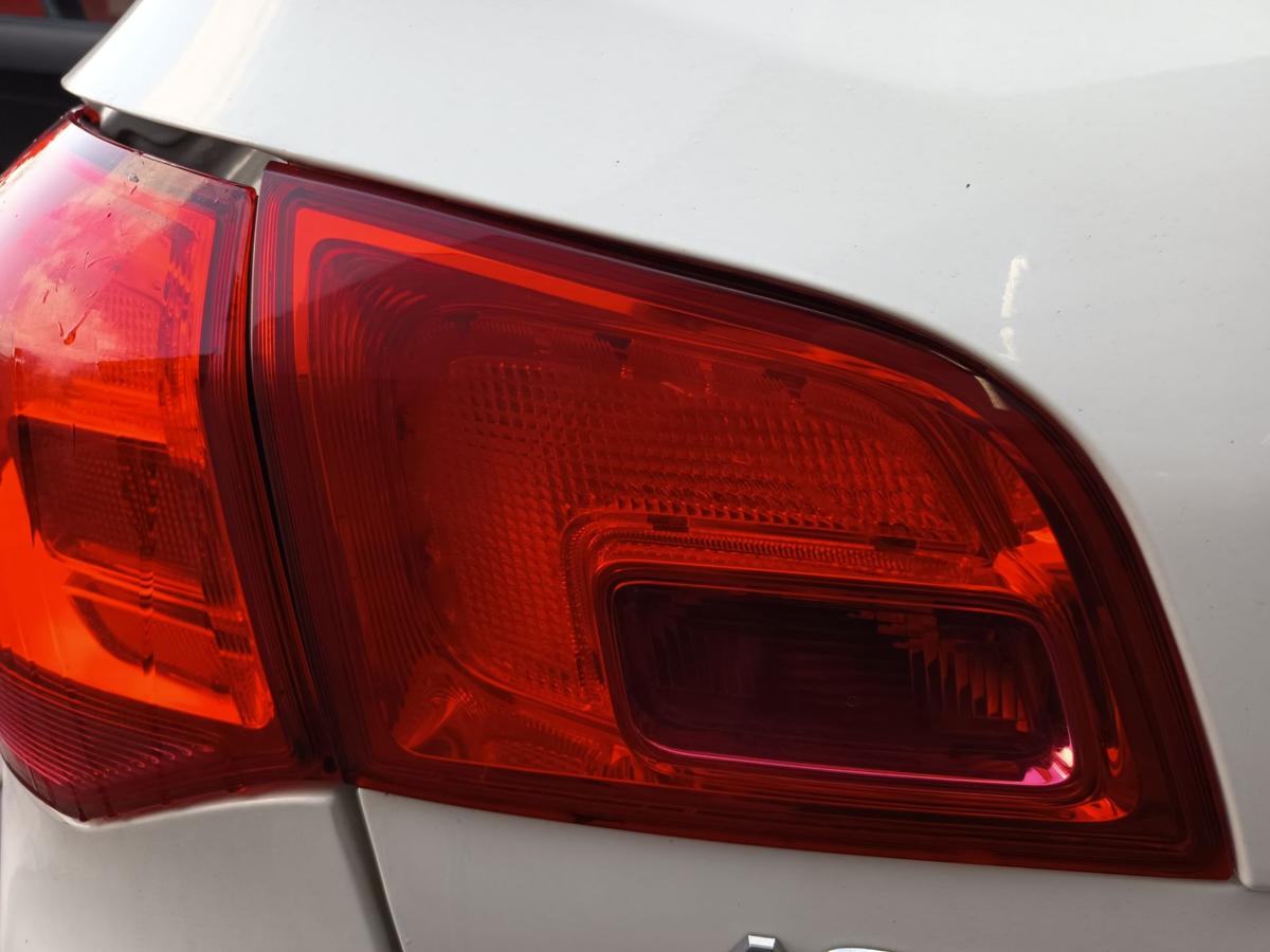 Opel Astra J Sports Tourer original R&uuml;ckleuchte links innen Heck Licht Bj 2013