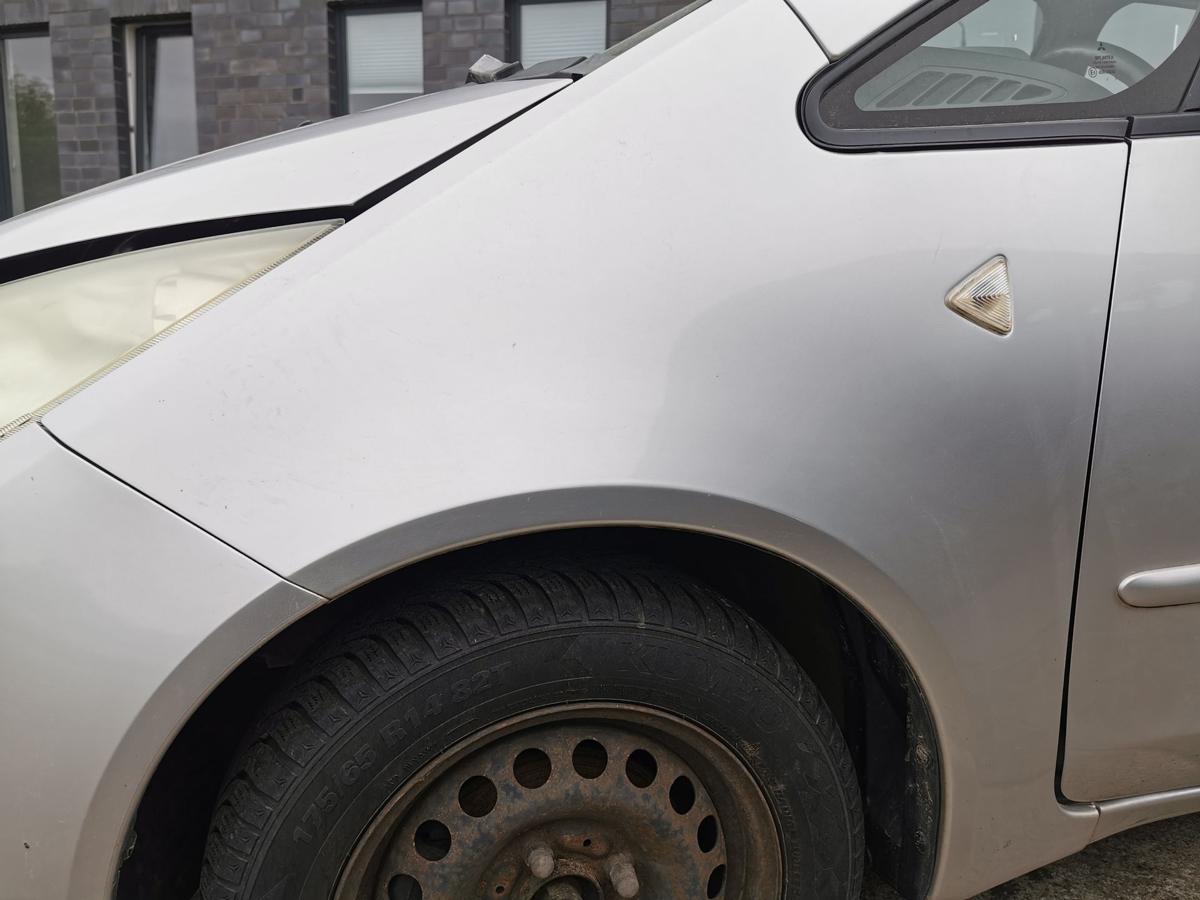 Mitsubishi Colt Z30 Kotflügel Fender Seitenwand vorn links A50 Pure Silver 5trg