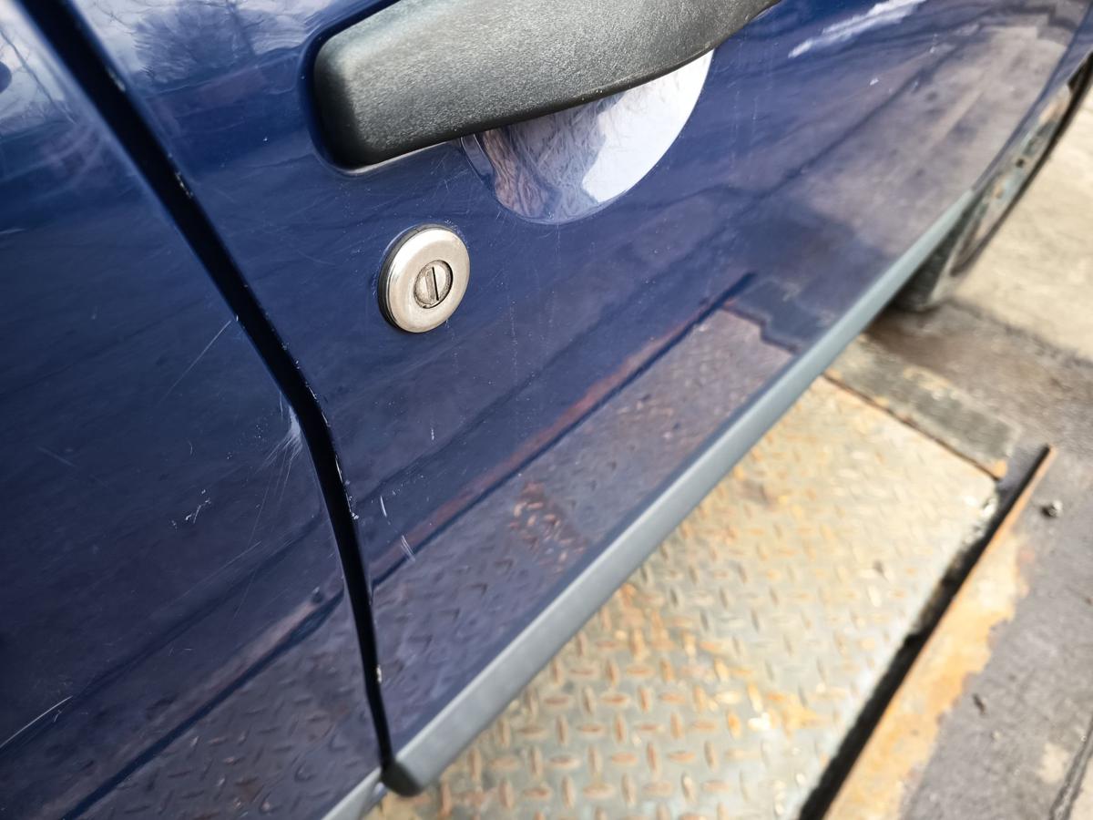 Dacia Sandero 1 original T&uuml;r vorn rechts Beifahrer 61H Blue marine Bj 2009