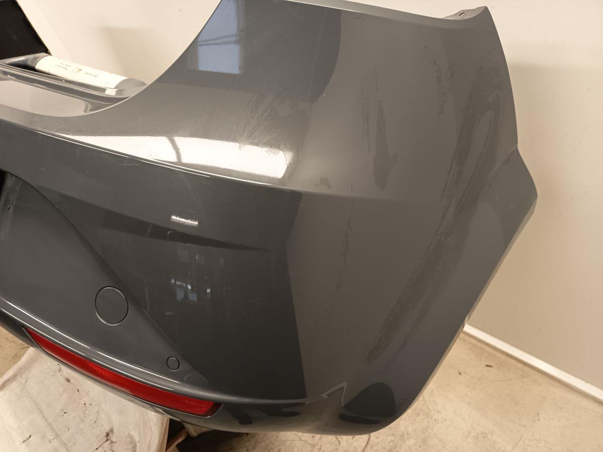 Seat Leon 1P Facelift Bj 2009 original Sto&szlig;f&auml;nger hinten mit PDC LZ7X Nimbusgrau