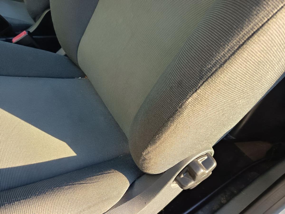 Ford Fiesta VII original Sitz links Fahrer Stoff grau/schwarz Bj 2011