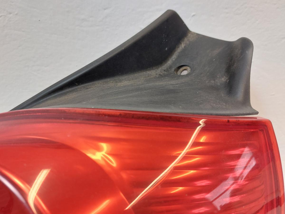 Renault Clio III R Rückleuchte Schlussleuchte Rücklicht hinten rechts mit Träger Renault Clio III R Rückleuchte Schlussleuchte Rücklicht hinten rechts mit Träger