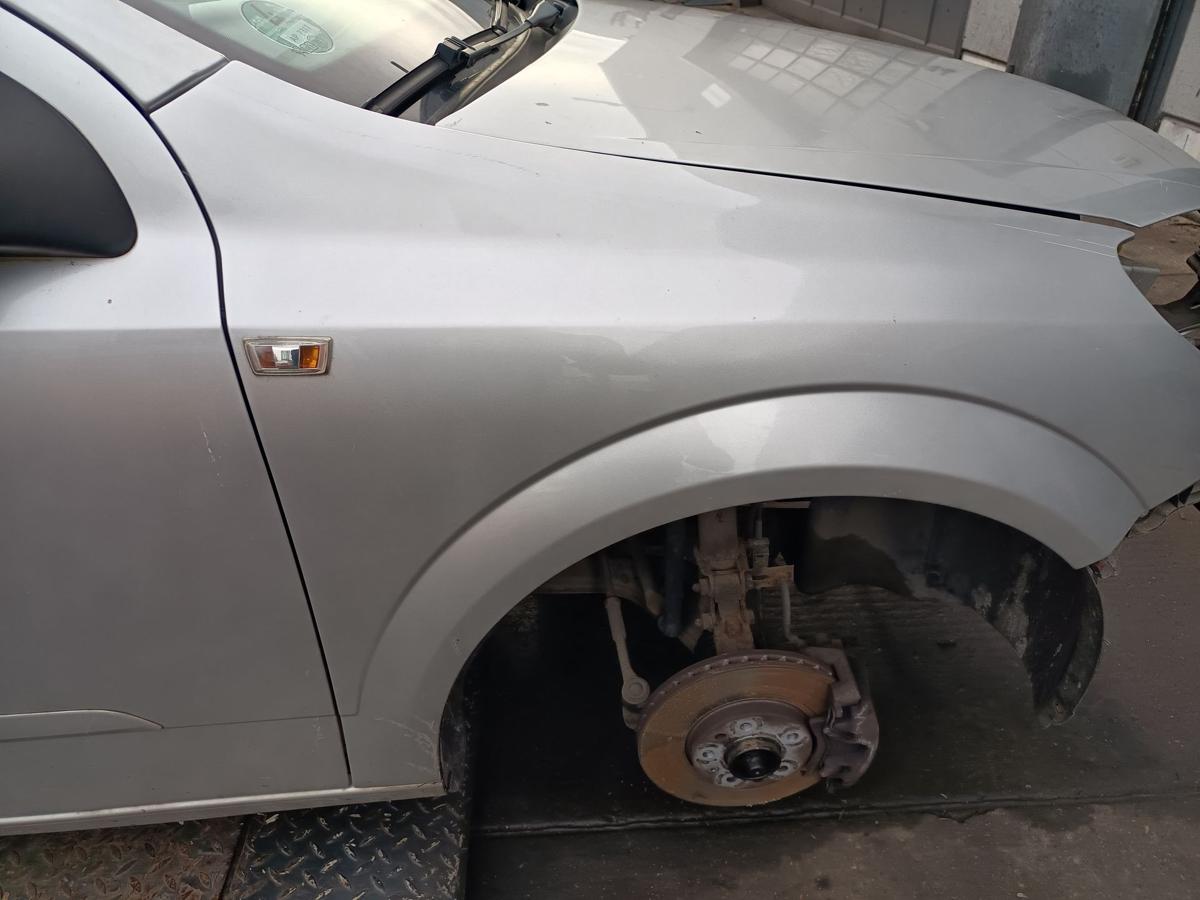 Opel Astra H Caravan Bj 2008 original Kotflügel rechts Beifahrer Z157 Starsilber