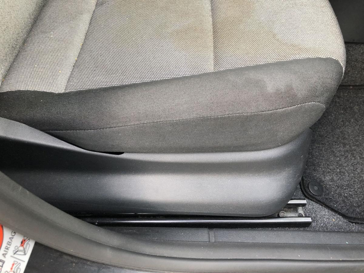 Skoda Fabia 5J Sitz vorn rechts Beifahrersitz Stoff ohne Heizung Autositz