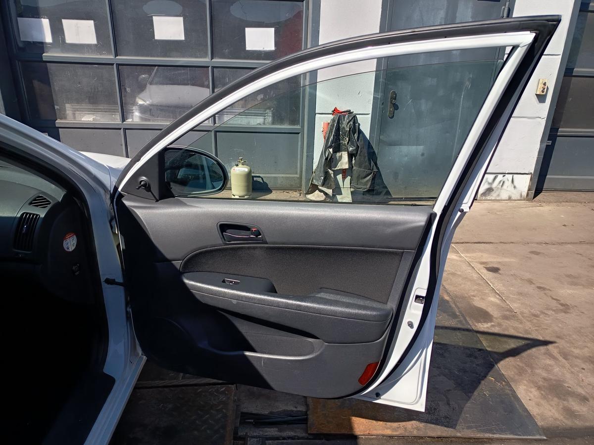 Hyundai I30 FD original T&uuml;r vorne rechts Crystal White Baujahr 2009