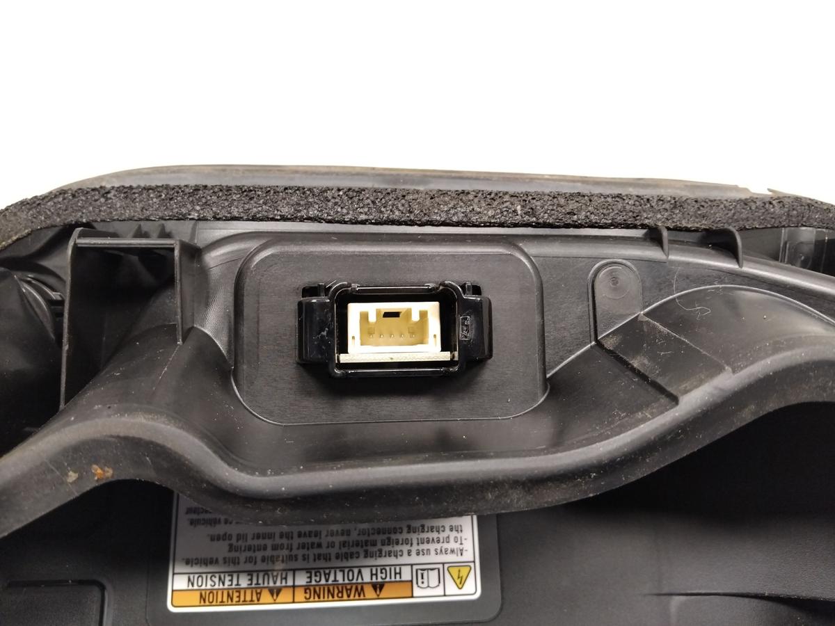 Mitsubishi Eclipse Cross original Klappe Ladedose rechts Deckel Ladeanschlu&szlig;