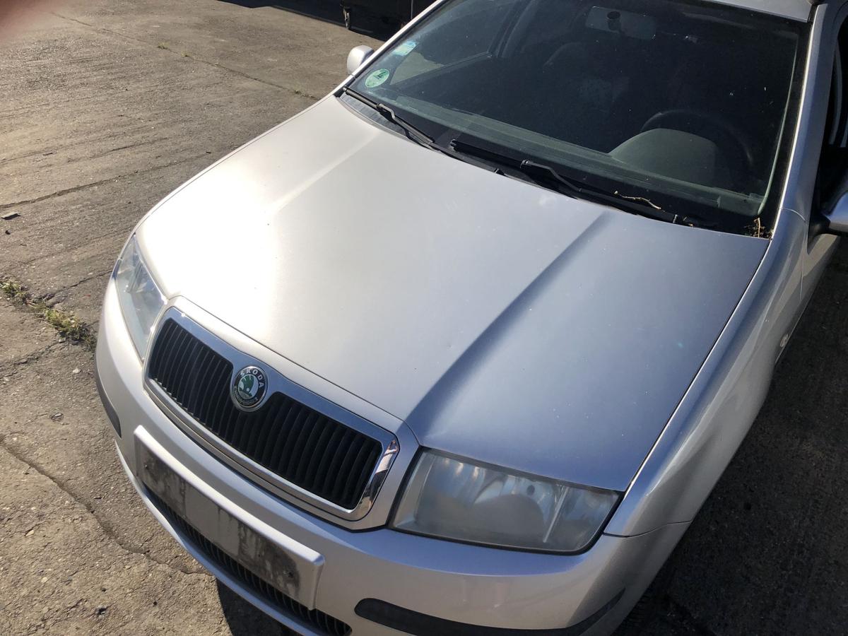 Skoda Fabia 6Y Motorhaube Haube Klappe Motorklappe vorn Kühlergrill LF7T silber