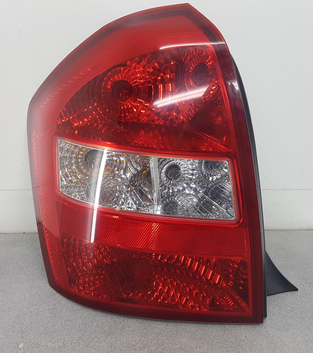 Kia Cerato FE R&uuml;ckleuchte R&uuml;cklicht links Bj2006 5 T&uuml;rig Modell bis 2006