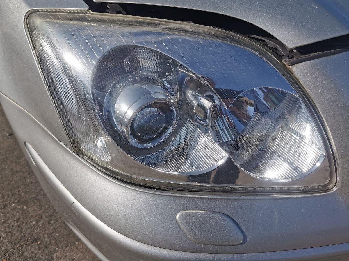 Toyota Avensis T25 Scheinwerfer Frontscheinwerfer Hauptscheinwerfer vorn rechts