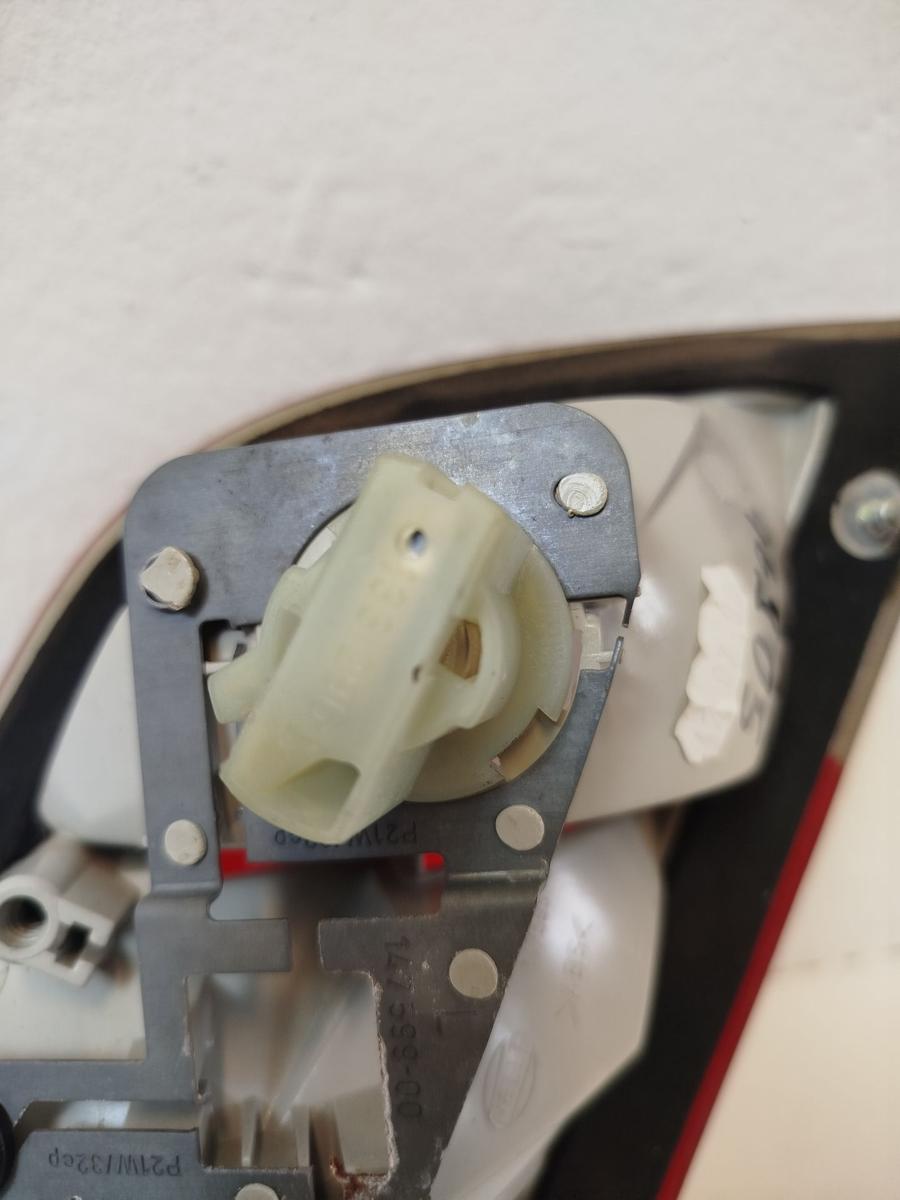 Mercedes CLK W208 Mopf Rückleuchte links Heckleuchte Heckklappe Coupe Hella OEM